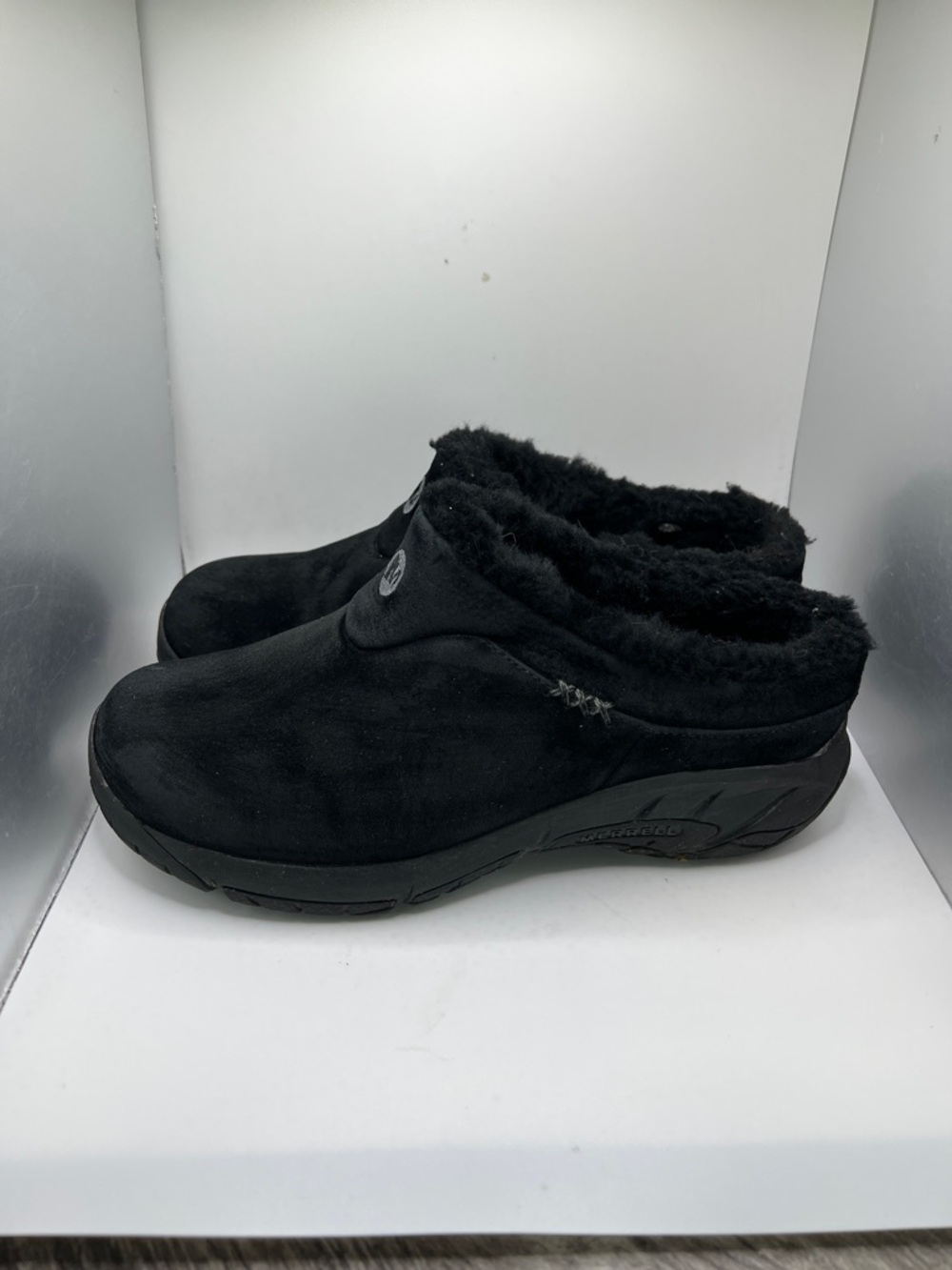 Women’s Merrell Suede Slip-On Shoes Size 7.5